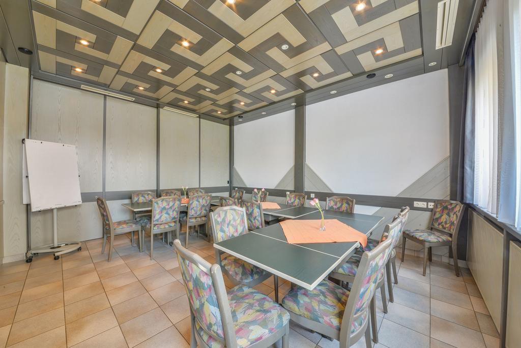 Hotel Gruner Baum Fellbach Esterno foto