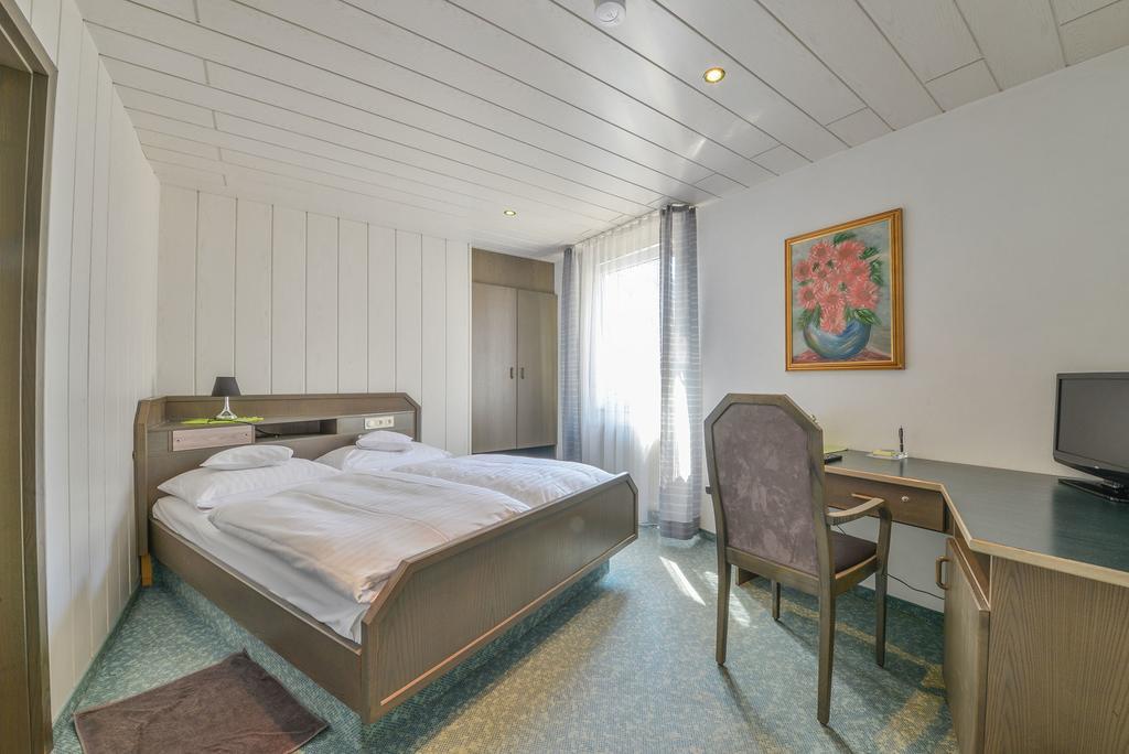 Hotel Gruner Baum Fellbach Esterno foto
