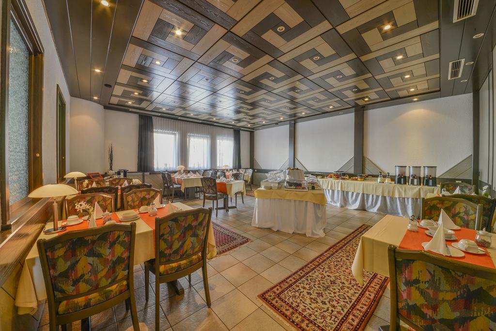 Hotel Gruner Baum Fellbach Esterno foto