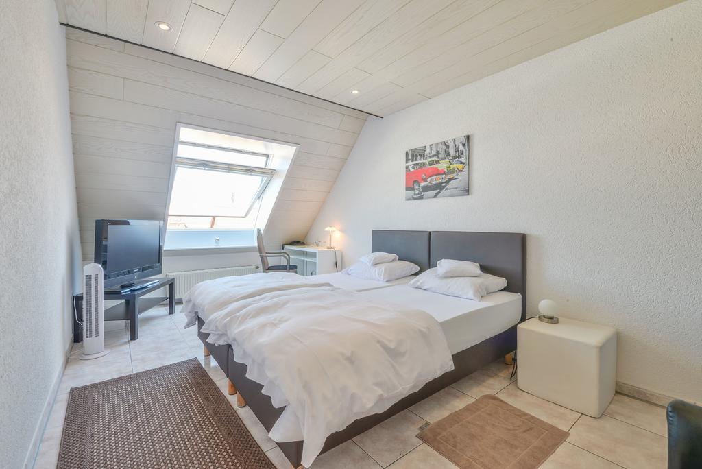 Hotel Gruner Baum Fellbach Esterno foto