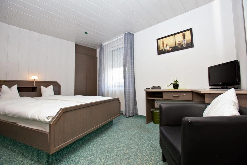 Hotel Gruner Baum Fellbach Esterno foto