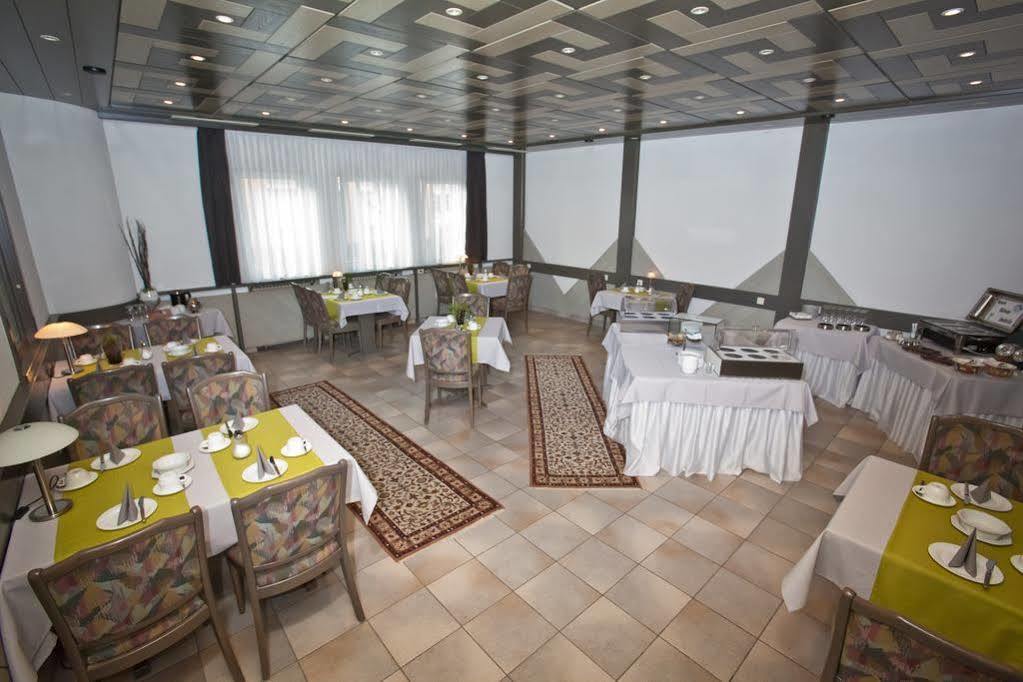 Hotel Gruner Baum Fellbach Esterno foto