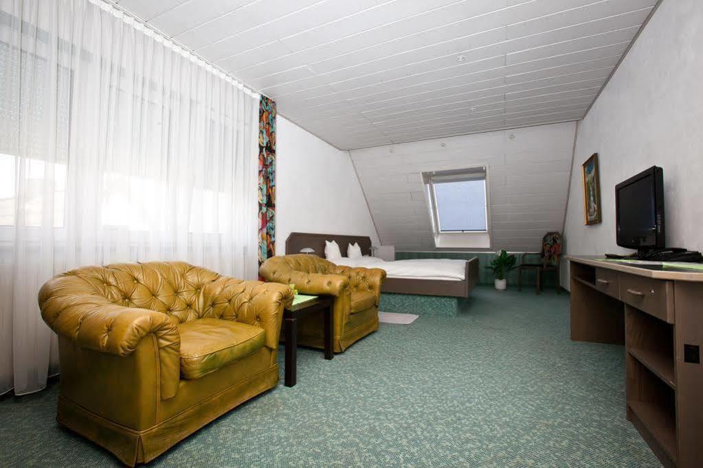 Hotel Gruner Baum Fellbach Esterno foto