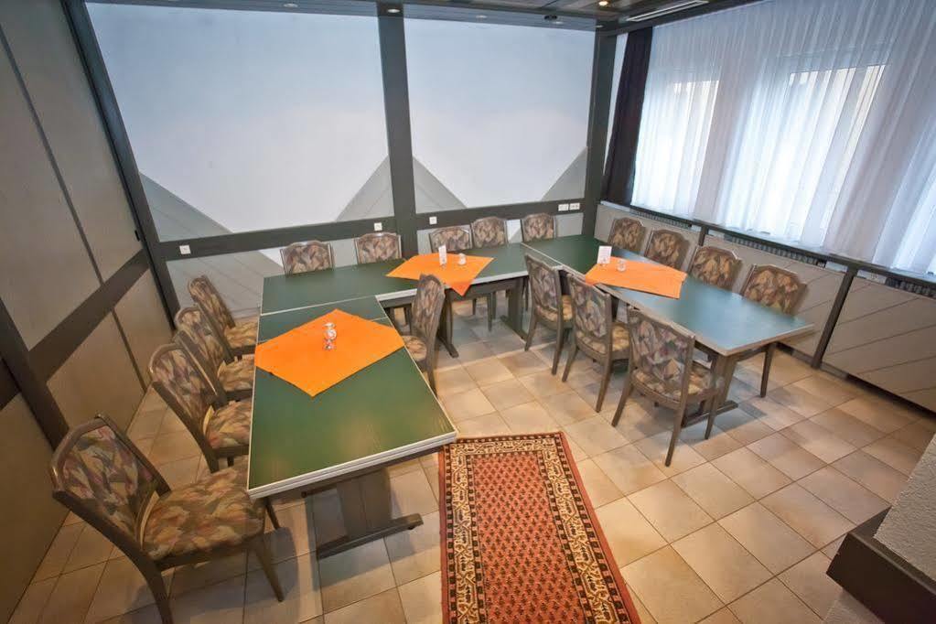 Hotel Gruner Baum Fellbach Esterno foto