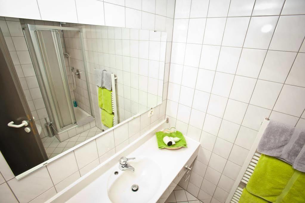 Hotel Gruner Baum Fellbach Esterno foto