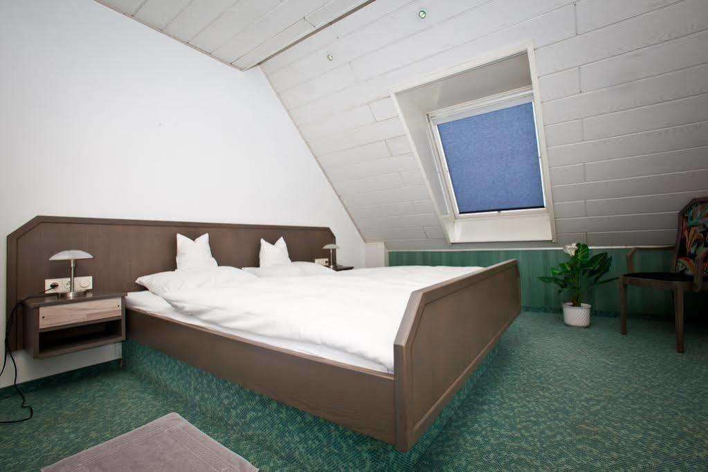 Hotel Gruner Baum Fellbach Esterno foto